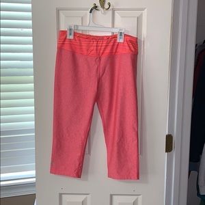 Hot pink under armour 3/4 leggings